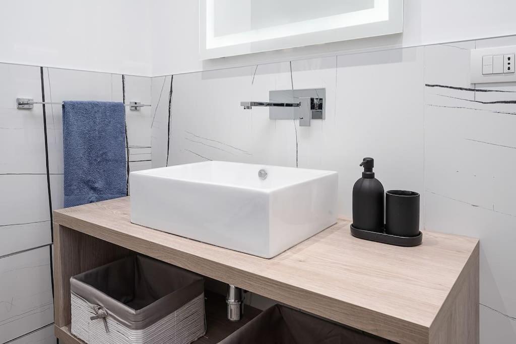 Gioia Studio Apartment Милано Екстериор снимка